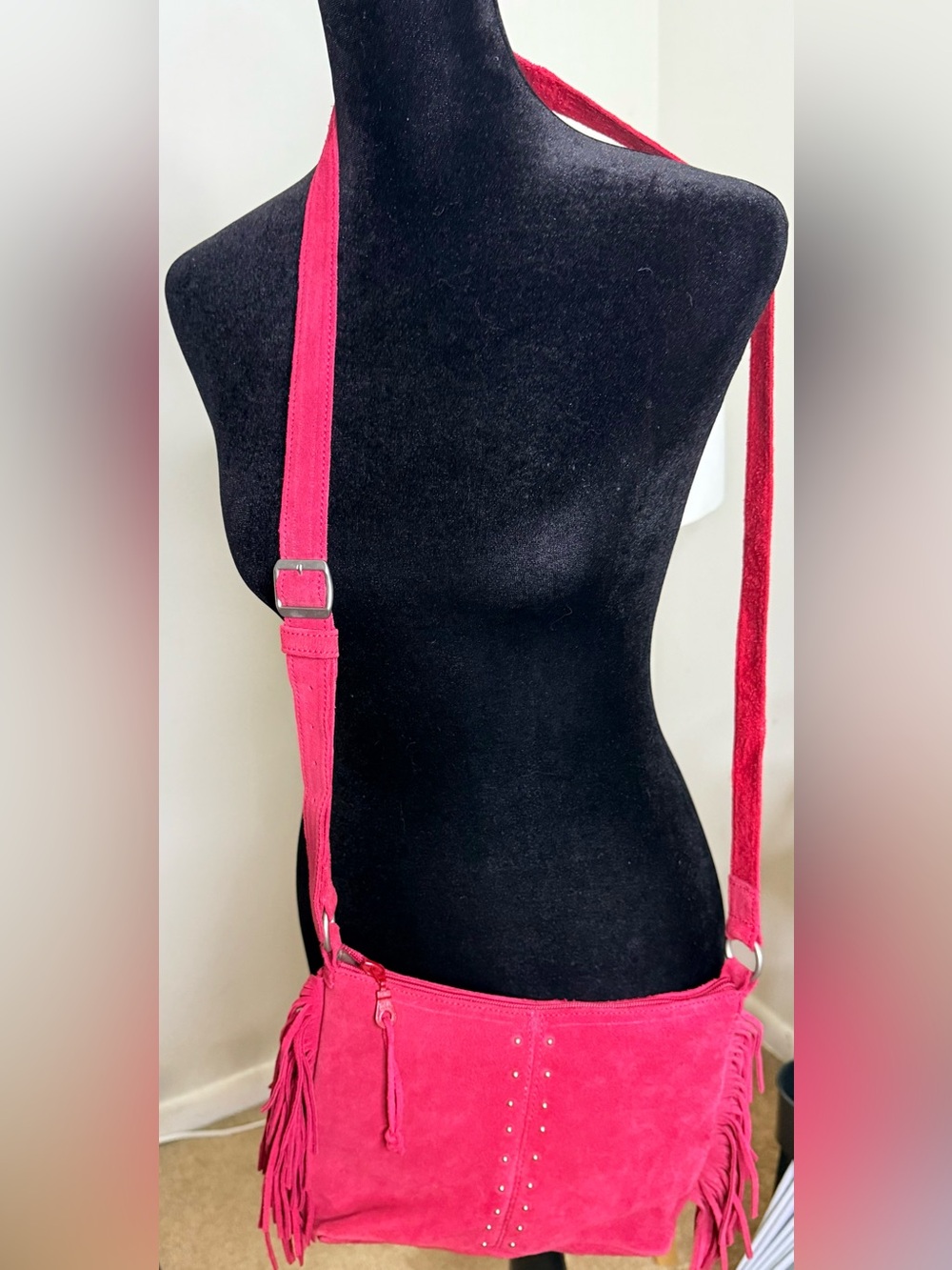 Minnetonka 100% suede red fringe purse adjustable strap zip close western chic - Picture 3 of 7